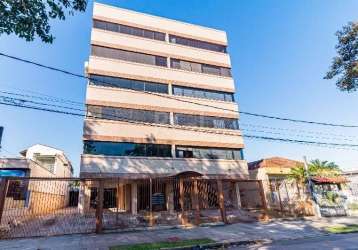 Apartamento localizado no bairro cristo redentor, com 140 m². imóvel com 03 dormitórios, sala de estar/jantar, sacada, cozinha, banheiro social, área de serviço e pisos em cerâmica. imóvel com posição