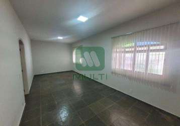 Casa com 3 quartos à venda em saraiva, uberlândia  por r$ 800.000