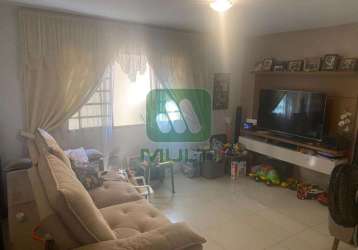 Casa com 4 quartos à venda no jardim holanda, uberlândia  por r$ 420.000