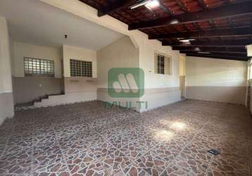 Casa com 4 quartos à venda no brasil, uberlândia  por r$ 900.000