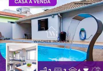 Ampla e linda casa de 140m² + 18m² de piscina com cascata, área gourmet com churrasqueira, coz. com