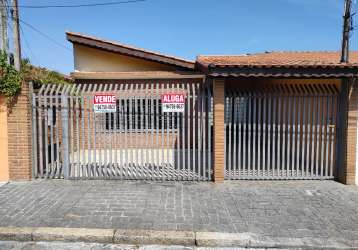 Casa para venda tem 170 m² com 4 quartos sendo 1 suite ótimo para clinica e consultório