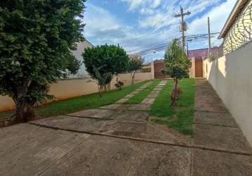 Casa com ótimo espaço externo.