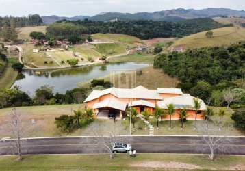 Casa de alto padrão em condomínio em paraibuna