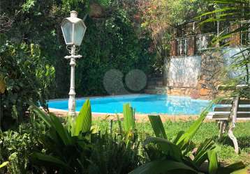 Casa à venda, no jardim são bento, com 635 m2, com 03 salas, 5 quartos sendo 1 suíte e piscina.