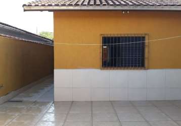 3 dormitórios e com espaço para construir piscina pertinho do mar