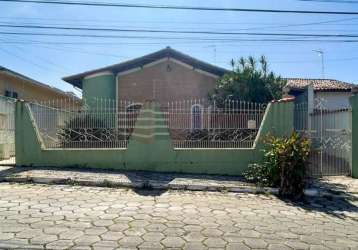 Casa a venda na centro em caçapava