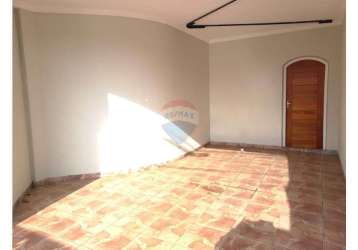 Casa para alugar em centro de 90.00m² com 2 quartos, 2 suites e 1 garagem