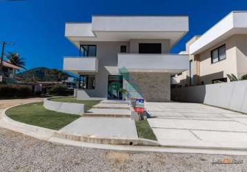 Casa para venda em condomínio lagoinha de 269.00m² com 4 quartos, 4 suites e 2 garagens