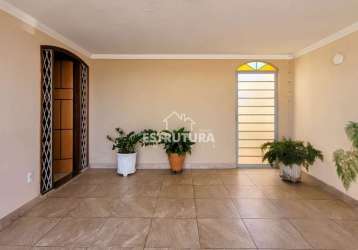 Casa para alugar em vila operária de 240.00m² com 3 quartos, 1 suite e 3 garagens