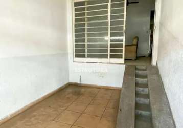 Casa para alugar em centro de 125.00m² com 2 quartos, 1 suite e 1 garagem