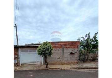 Casa para venda em conjunto habitacional ana carolina de 180.00m² com 2 quartos, 1 suite e 1 garagem