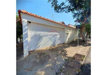 Casa para venda em centro de 194.00m² com 4 quartos, 1 suite e 2 garagens