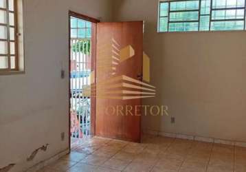 Casa para venda em centro de 264.00m² com 4 quartos, 1 suite e 2 garagens