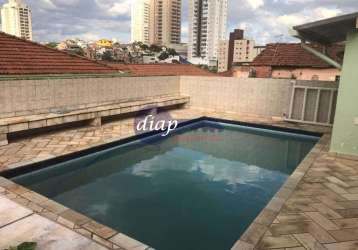 Excelente casa assobradada na vila dom pedro com 4 dormitórios, sendo 4 suítes, 3 das suítes com armários planejados, cozinha grande, sala de tv, sala