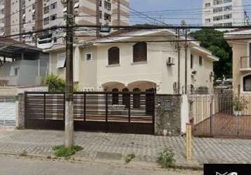 Sobrado com piscina apenas 02 quadras da praia