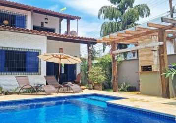 Casa com piscina, e área gourmet com churrasqueira no itaguá