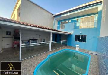 Casa com 3qts, piscina e churrasqueira - condomínio fechado