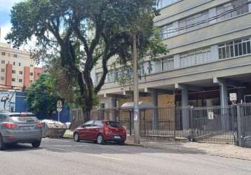 Excelente apartamento, 3 dormitórios, ensolarado, garagem livre, 5º andar, ótima localização. reformado.