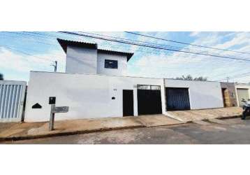 Casa comercial com 4 salas para alugar no conjunto segismundo pereira, uberlândia  por r$ 4.200