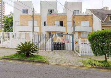 Sobrado triplex com 3 dormitórios,186m², semimobiliado, por r$ 950.000,00 no bacacheri / cabral