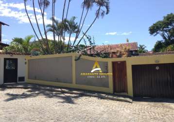 Vendo na gloria casa de condomínio com 4 quartos e 3 banheiros , piscina, quintal amplo , macaé/rj