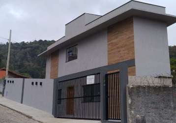 Casa com 2 dormitórios à venda, 100 m² por r$ 550.000,00 - quinta da barra - teresópolis/rj