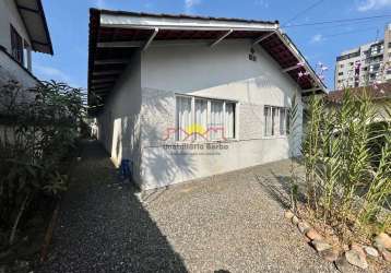 Casa com amplo terreno no santo antônio