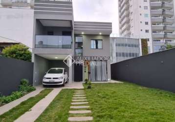 Casa com 4 quartos à venda na jaco molleri,, 34, centro, itajaí, 195 m2 por r$ 1.499.000