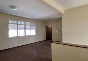 Alugo casa comercial em cuiabá com excelente localização.