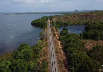 Fazenda as margens do lago em campo alegre-to