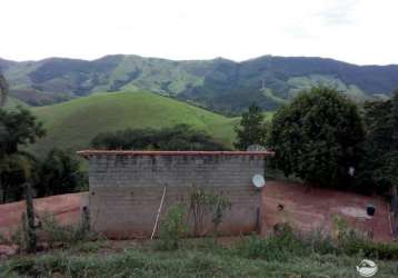 Sítio  em monteiro lobato com pequena casa e mina  d'agua