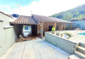 Casa com piscina em condomínio fechado, praia da cocanha