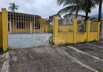 Casa aconchegante com excelente localização na praia massaguaçu