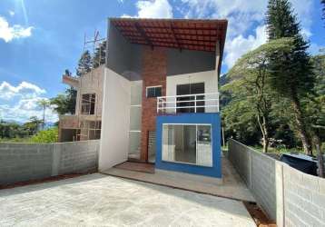 Casa com 4 quartos à venda na rua guajajaras, granja guarani, teresópolis, 219 m2 por r$ 895.000