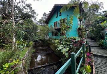 Casa em condomínio fechado com 4 quartos à venda na rua euclides da cunha, carlos guinle, teresópolis, 195 m2 por r$ 1.980.000