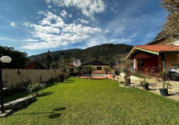 Casa em condomínio fechado com 4 quartos à venda na rua euclides da cunha, carlos guinle, teresópolis, 208 m2 por r$ 1.590.000