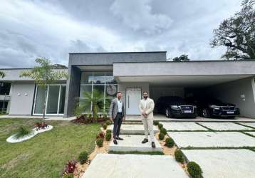 Casa em condomínio fechado com 4 quartos à venda na estrada do rancho santo antônio, quebra frascos, teresópolis, 400 m2 por r$ 2.750.000