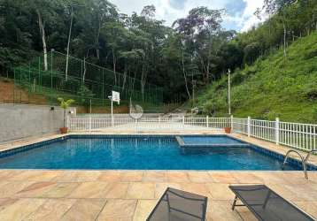 Casa em condomínio fechado com 2 quartos à venda na rua roberto rosa, tijuca, teresópolis, 120 m2 por r$ 595.000