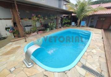 Casa com 3 dormitórios e piscina, jardim califórnia  caraguatatuba sp