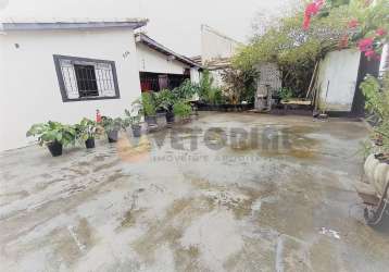 Casa com 2 dormitórios e piscina, praia das palmeiras  caraguatatuba sp