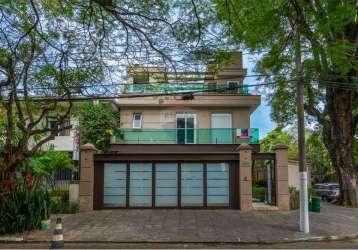 Linda casa nos jardins à venda de 724m2 área construída, 4 suítes 3 vagas de garagem