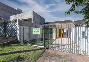 Excelente casa de 03 quartos e 02 vagas de garagem para morar no jardim atami.