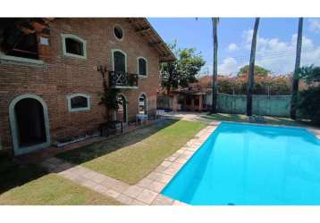 Casa no bairro de candeias com piscina, 4 suítes e 900m²