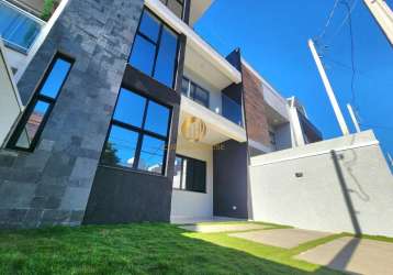 Lindo e moderno sobrado com 3 quartos sendo 1 suíte, triplex com churrasqueira e solarium no pinheirinho