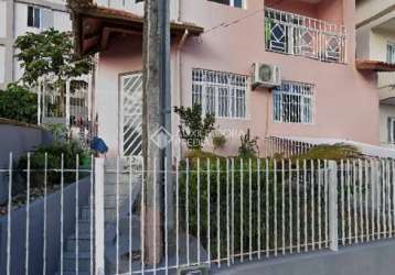 Casa com 3 quartos para alugar na rua tomaz joão dos santos, 136, centro, florianópolis, 168 m2 por r$ 5.000