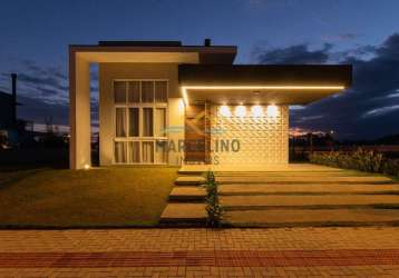 Casa alto padrão no condomínio rosa internacional.