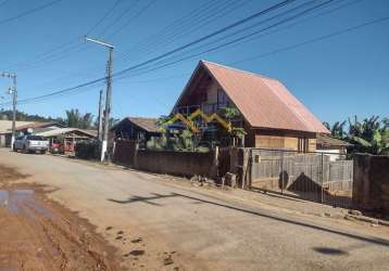 Casa com rancho de pesca em imaruí