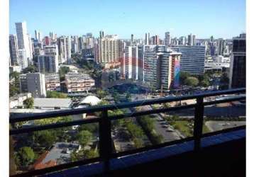 Excelente apartamento 3 quartos sendo 1 suíte e com 90m2 + dependência completa.