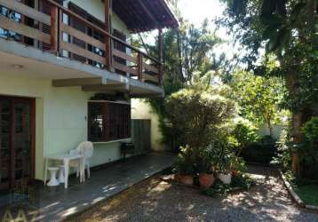 Linda casa térrea assobrada com campo de futebol !!!!